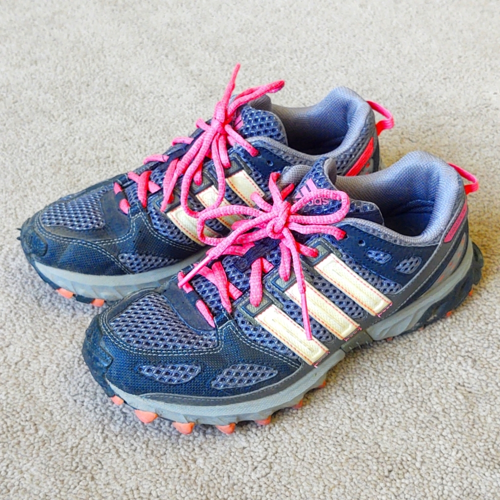 VGUC Adidas Kanadia TR 4 grey and pink